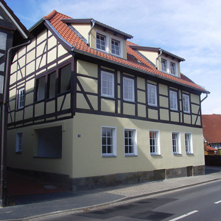 Renovierte Fassade – Altenhofstraße 21